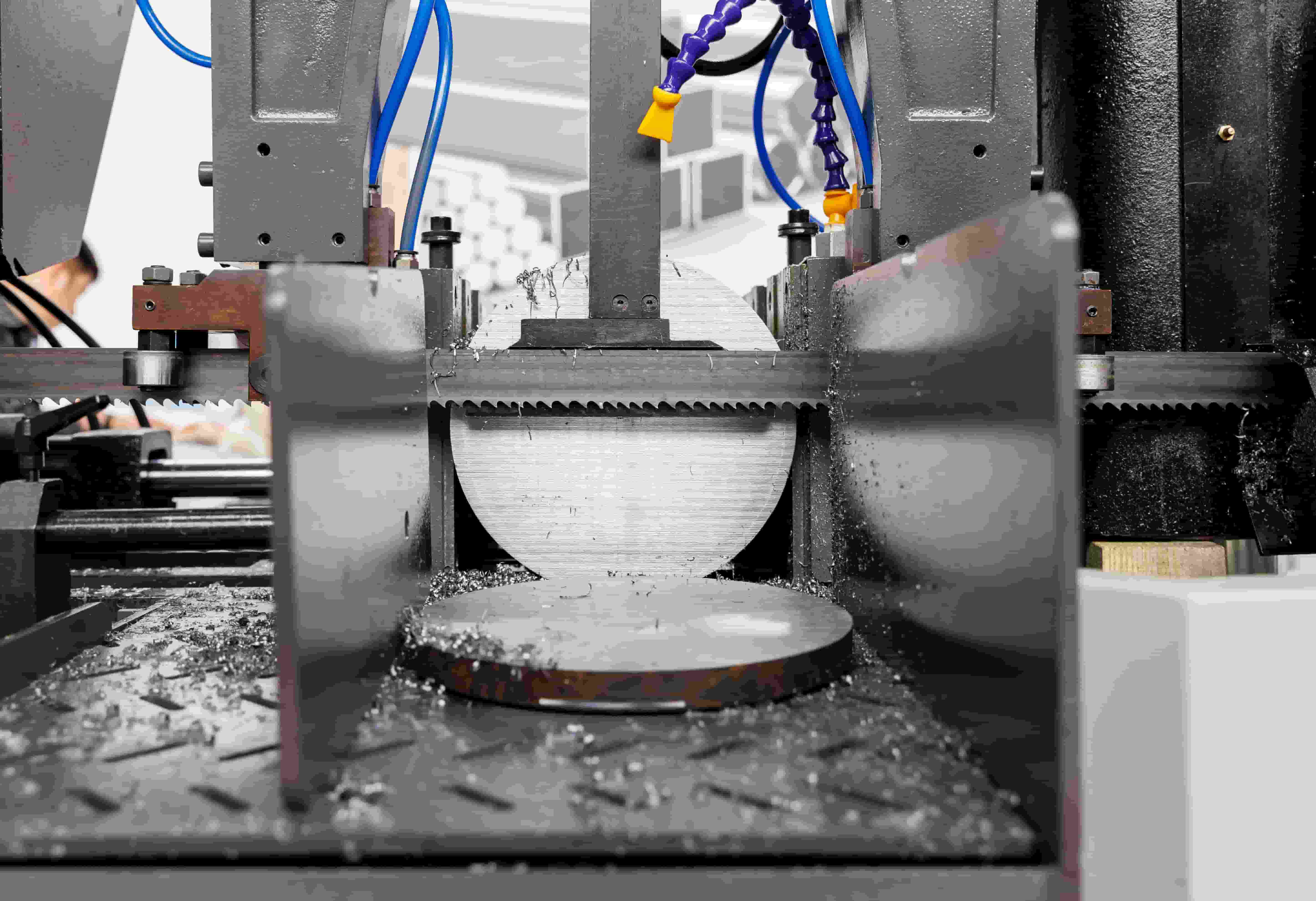 Precision Blade Machining for Industrial Metal Cutting