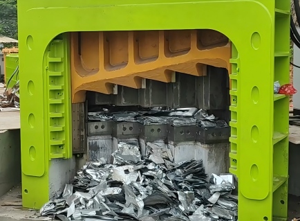 Boosting Scrap Metal Recycling Efficiency: The Role of Multi-Blade Gantry Shears